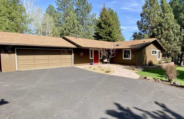 Spacious 2 BR Bend Home in Forested Cul-de-Sac - 20358 Donkey Sled Road, Bend, OR 97702