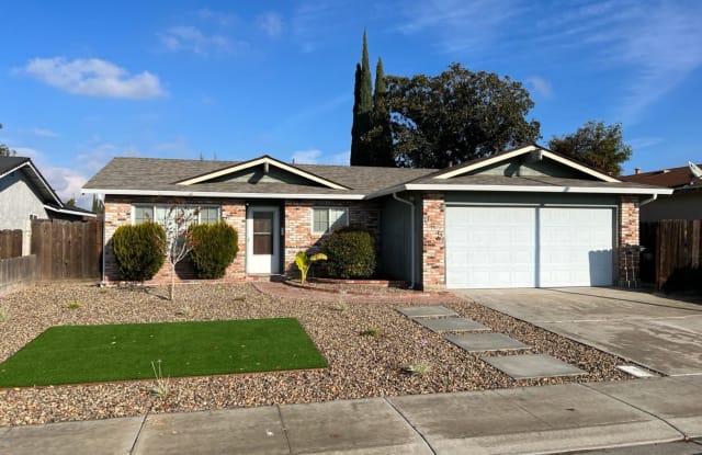 645 Parkwood Dr - 645 Parkwood Drive, Manteca, CA 95336