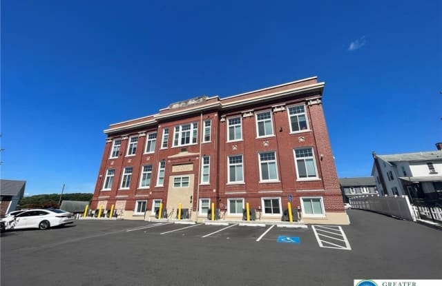 216 Penn Street unit: 3 photos photos