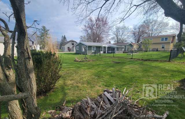 Spacious 2 Bed, 1 Bath Home in Alto, MI photos photos