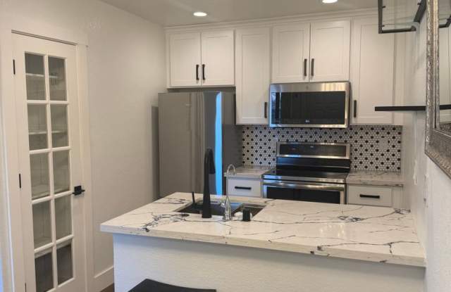 Beautifully Updated 2-Bedroom, 2-Bath Condominium Gallery 3