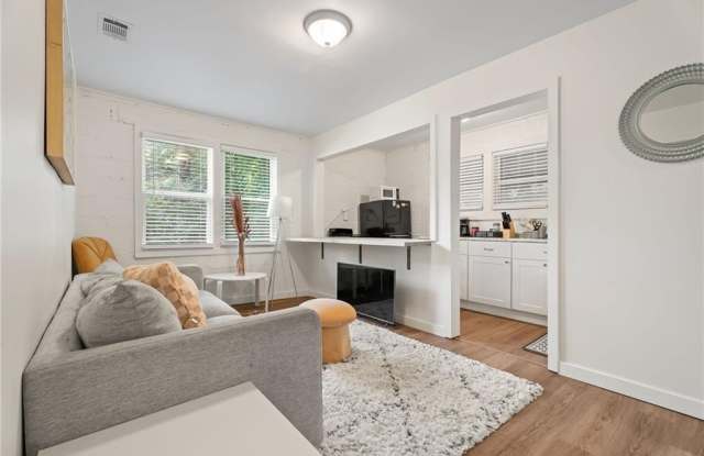 255 Richardson Road NW unit: B photos photos