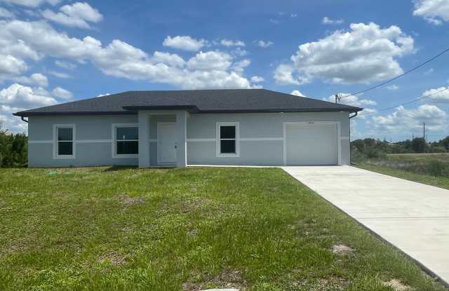 SPACIOUS 3Bd / 2 Ba SINGLE FAMILY HOUSE AVAILABLE photos photos