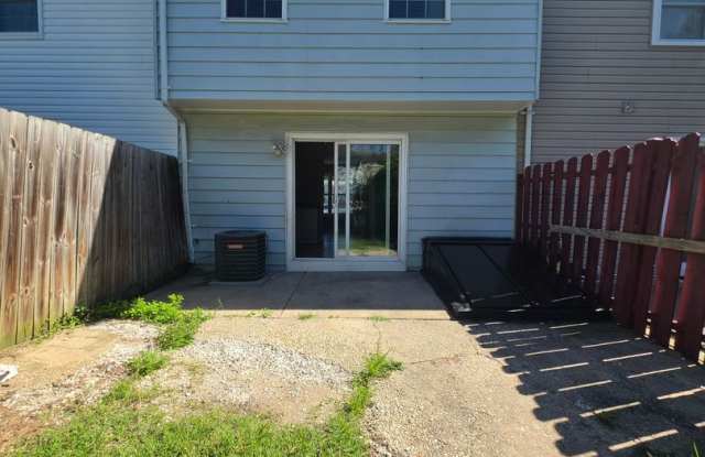 Updated 3-Bedroom Townhome in Edgewood – Great Location! Gallery 1
