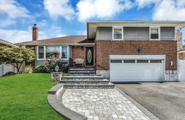 956 Plum Tree Road W photos photos