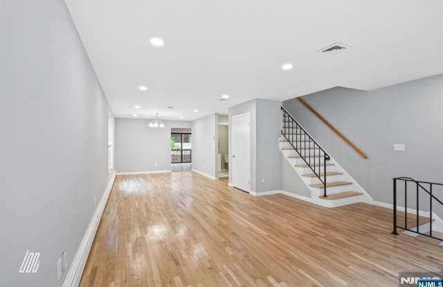 213 5th Street Gallery 2