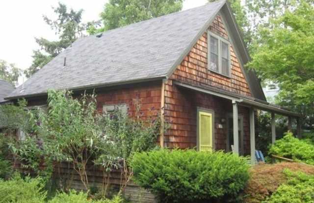 Charming Three Bedroom Home - 1459 East 21st Avenue, Eugene, OR 97403