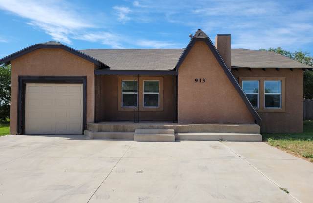 LARGE HOME WITH FENCED YARD NEAR LOCKWOOD ELEMENTARY SCHOOL photos photos