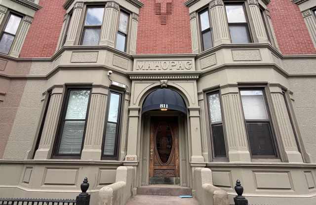 811 WASHINGTON ST photos photos