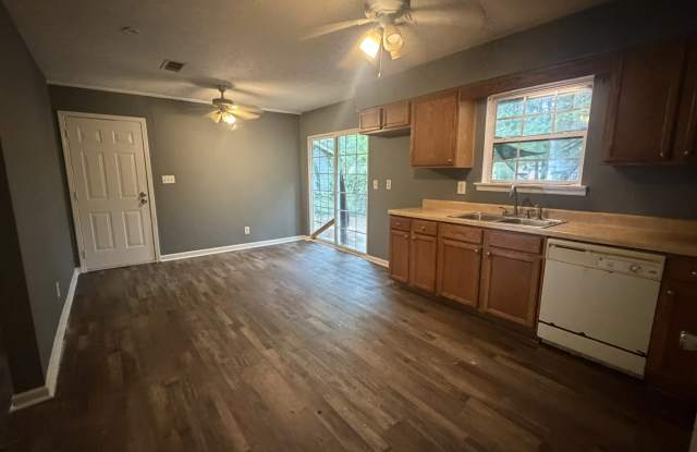 2832 Woodfield Drive Gallery 4