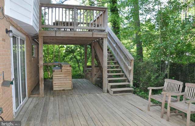 8104 HAWTHORNE CT Gallery 4