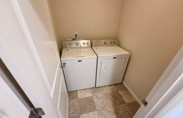 Townhome in South Salem with Attached Garage! ~ 5725 Karen Lynn Gallery 4