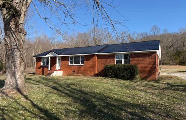 3 Bed/2 Bath House with LARGE Front and Back Yard photos photos