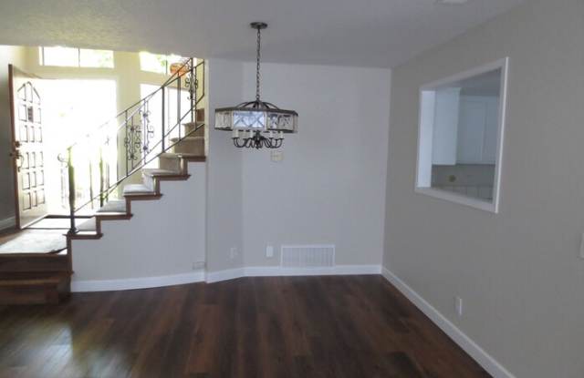 2758 Longwood Court Gallery 4