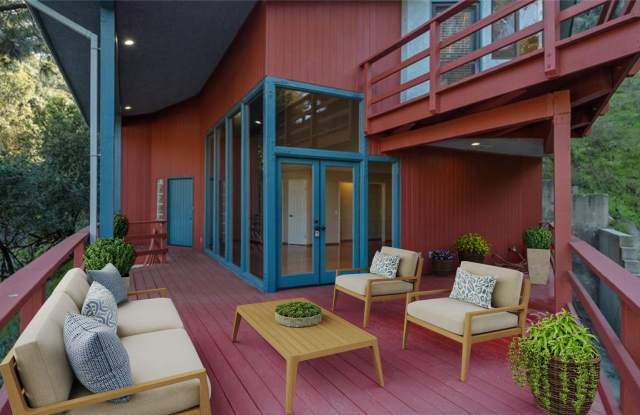Tranquil and private 'Treehouse Vibe' retreat in Glendale - 1942 Los Encinos Avenue, Glendale, CA 91208