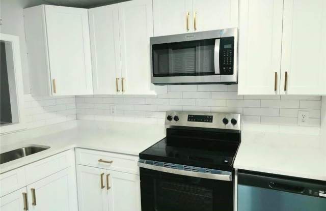1221 Oak Forest Court SW Gallery 3