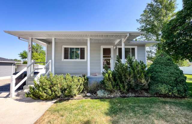 Charming House with spacious yard photos photos