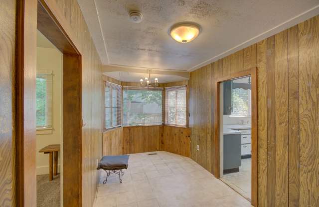 4 WEEKS FREE Rent Special! House Near DU! Gallery 4