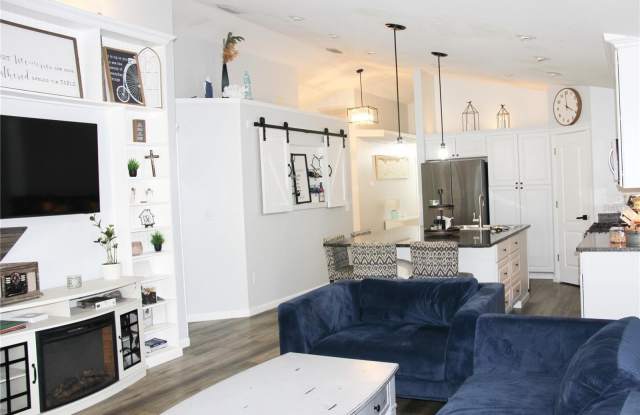 5825 MEADOWPARK Place Gallery 2