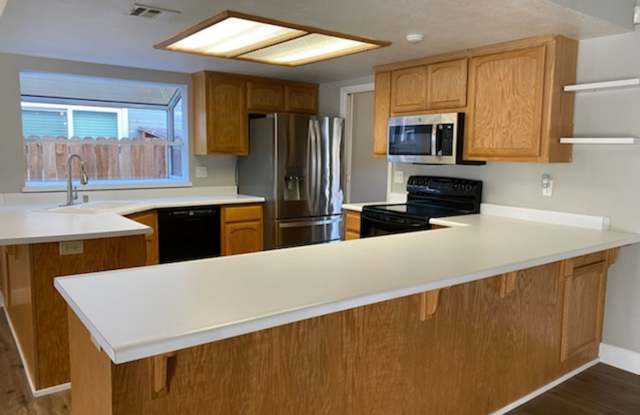 4 Bedroom 2 bath - 1152 Northridge Drive, Yuba City, CA 95991