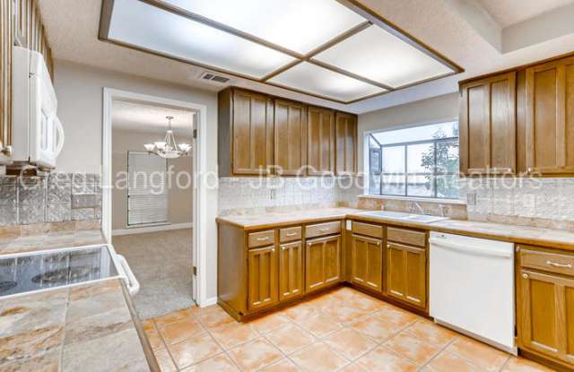 16642 Willow Run Street Gallery 3