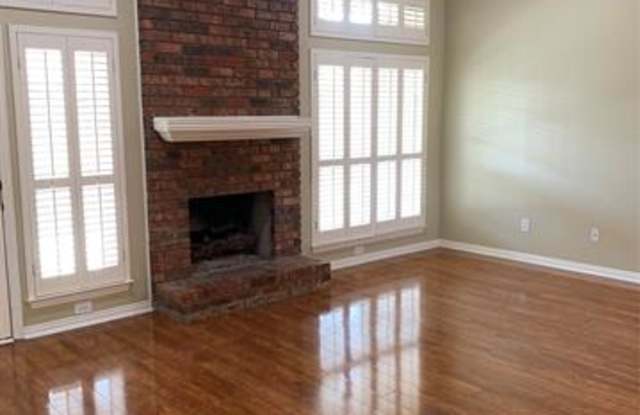 4914 Shadowood Road Gallery 3