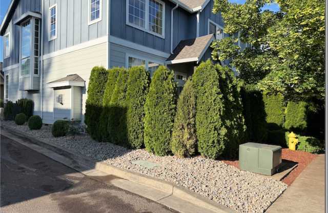 Beautiful 4 BR, 2 1/2 BA with main floor Bedroom or Office Gallery 3