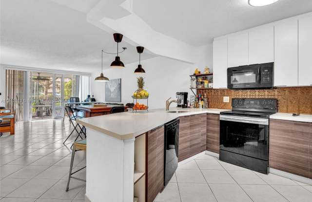 1770 NE 191st St photos photos