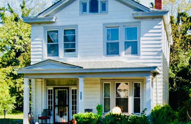 Charming 4bdrm/1.5bth Home Located in Richmond's North Highland Park w/Balcony!! photos photos