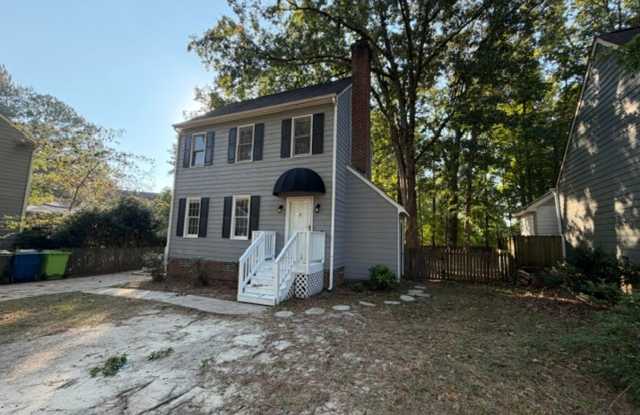 Charming 2-Bedroom Raleigh Home with Fenced Yard, Deck & Community Pool Gallery 3