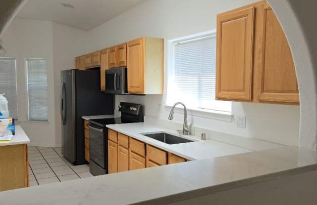 3 Bedroom, 2 Bathroom Home! Schedule a Showing! Gallery 3