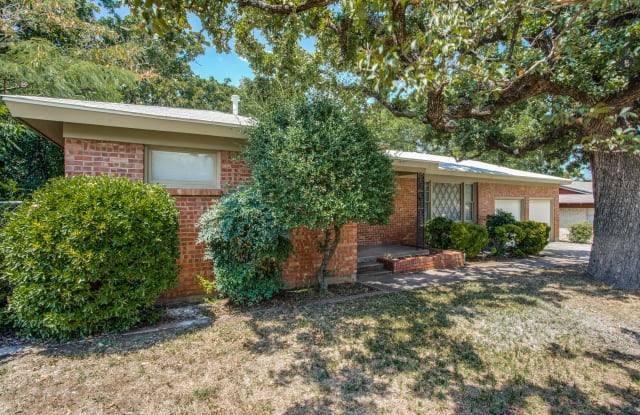 821 Lee Dr - 821 Lee Drive, Bedford, TX 76022