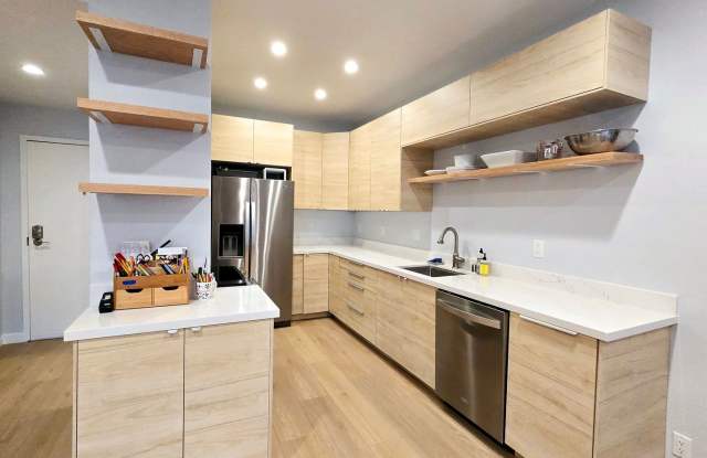 Captivating 1 Bedroom Condo by the Coast! - 8675 Falmouth Avenue, Los Angeles, CA 90293