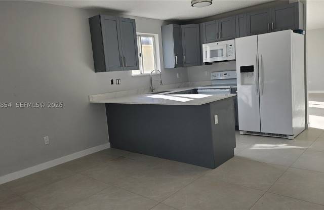 16125 SW 137th Ct Gallery 4