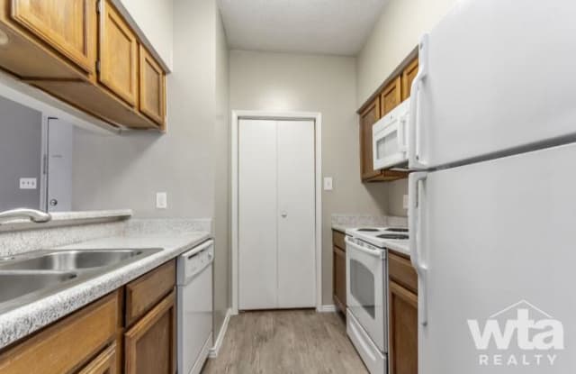 8617 SPICEWOOD SPRINGS Gallery 2