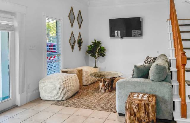 Perfect for large families or multiple friends!  5 bedroom house located close to tram pickup and walking distance to Rosemary and Alys! Gallery 3