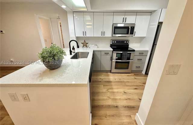 202 Lake Pointe Dr Gallery 4