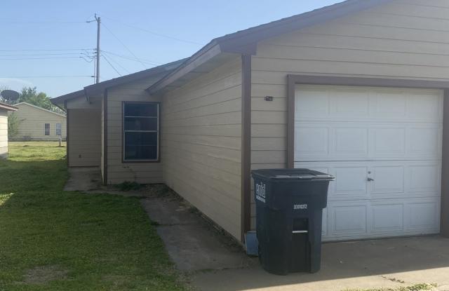 2117 W Oak Ave photos photos