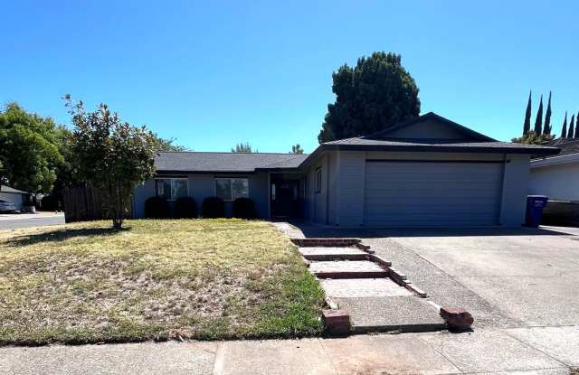 UPDATED 3 BEDROOM HOUSE W/ RV ACCESS!! Gallery 1