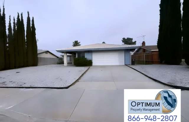 Spacious 4 Bedroom, 2 Bathroom Home in Central Victorville photos photos