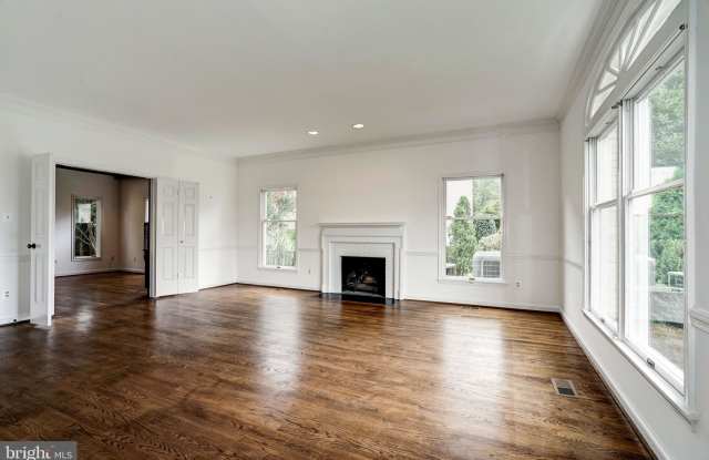 6303 DUNAWAY COURT Gallery 4