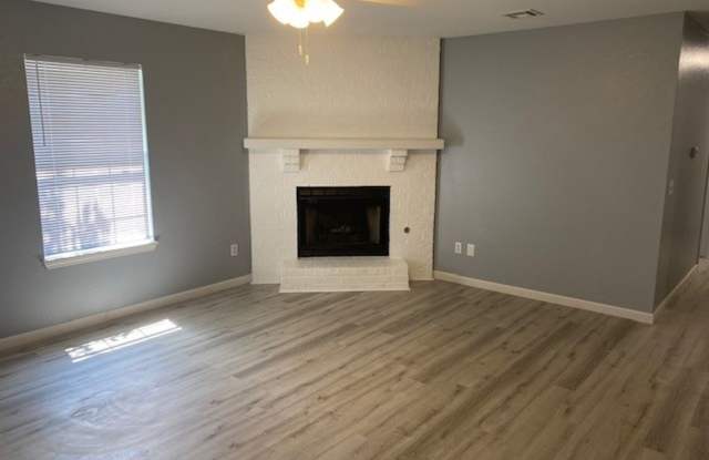 Adorable 3 Bedroom Duplex in Farmington! Gallery 4