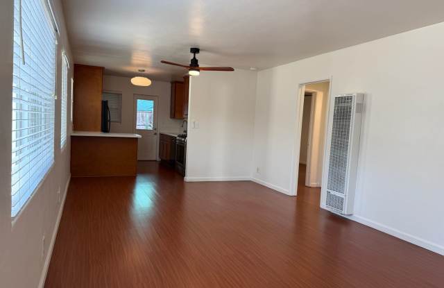 Charming 2BR/1BA Downstairs Unit with Private Yard in South Park Gallery 2