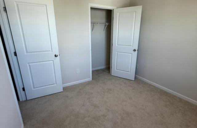 $500 Off First Month ! 3 bedroom home with 1 car garage available now! Gallery 4