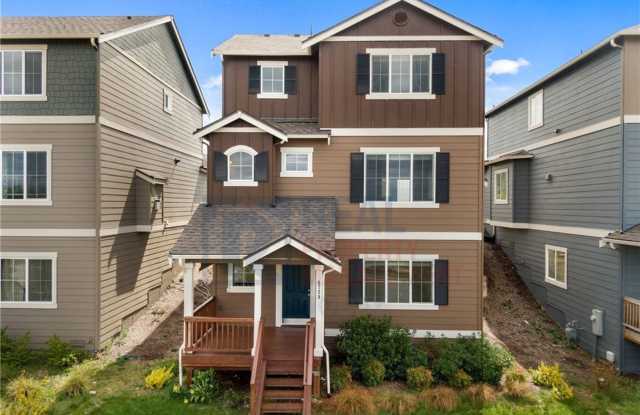 Beautiful 4-Bedroom Home Featuring Open Layout  Stainless Appliances!! - 6729 Birdseye Avenue Northeast, Lacey, WA 98516