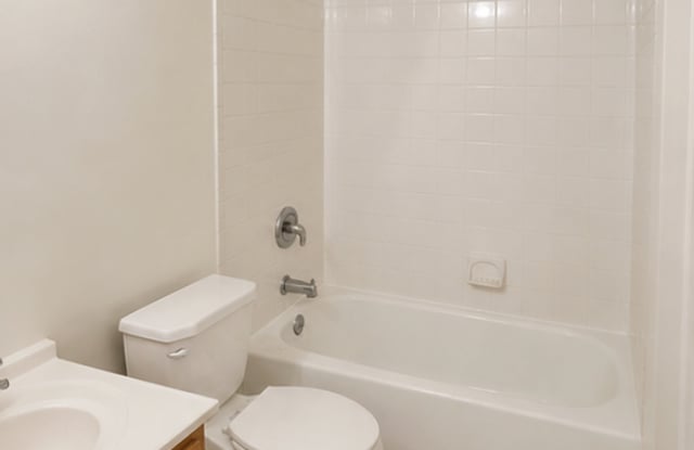 1333 Belmont St., NW Gallery 4