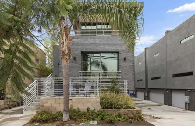317 Upas St Gallery 2