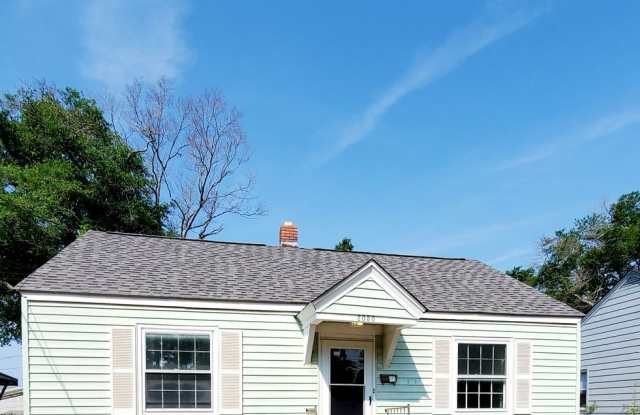 SUNSET PARK - 2 Bedroom House in quaint and sought after Sunset Park! photos photos