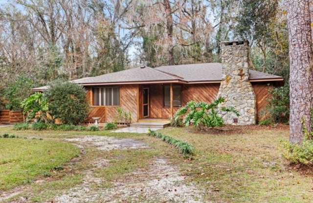 Great location, large lot, 2 Bedroom, with bonus room, 1 Bath House in Woodland Hills! photos photos