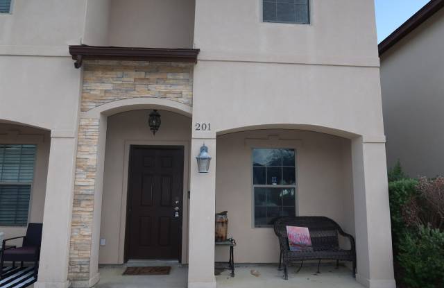 602 Basswood Dr photos photos